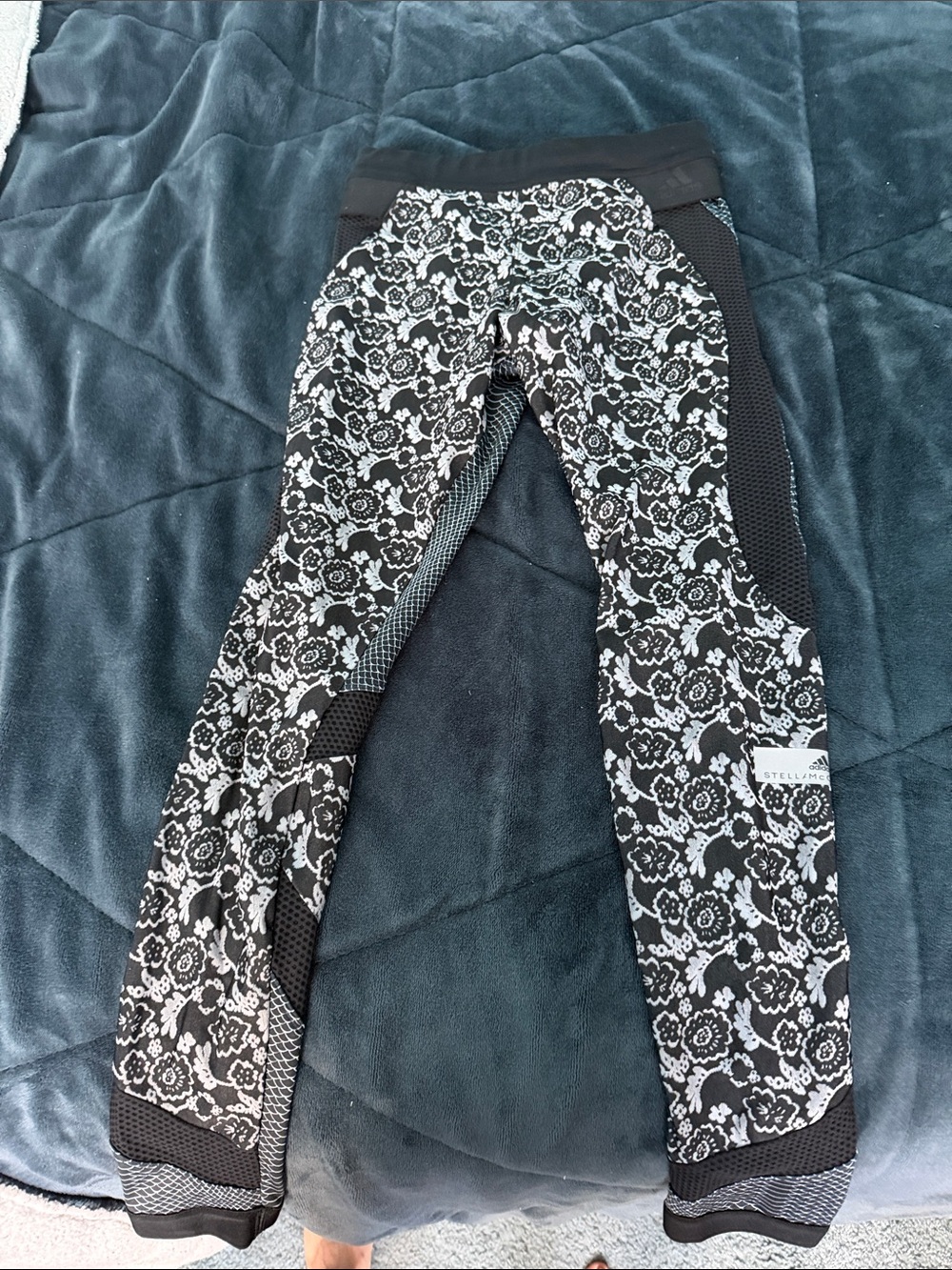 Stella mc cartney adidas Black & White Floral Active Leggings in XS. Never worn